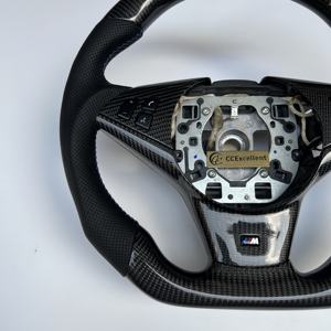 พวงมาลัยคาร์บอนไฟเบอร์รูปทรงและสีที่ปรับแต่งได้ CCExcellent สำหรับ BMW E60 E63 พร้อมขอบตกแต่งและหนังแบบเจาะรู - Product Image 2