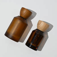 Botol silinder kaca parfum kelas atas 50ml 100ml, botol kaca Amber, tutup kayu bentuk segitiga