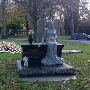 Berühmte lebensgroße Friedhofs stein liegende Frau Statuen Travertin Dame Katar zyna Marko wska Lychakiv Statue - Product Image 4