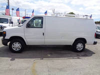 Fourgonnette utilitaire Ford E-250 d'occasion pas chère, modèle 2012, transmission intégrale, conduite à gauche, sièges en cuir, caméra de recul, phares à LED, écran tactile, Euro III 8