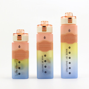 <span class=keywords><strong>2023</strong></span> logotipo personalizado reutilizable 550/720/900ml gimnasio deportes botella de agua con paja escarcha colorido plástico cuadrado para viajes - Product Image 5