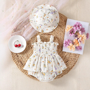 Mono de algodón con capucha para bebé, protección solar, estilo veraniego, estampado floral, sin mangas, diseño de tirantes, panel trasero triangular - Product Image 2