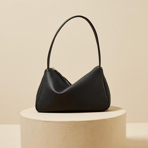 Bolso de piel de vaca suave con asa para el hombro, un bolso cruzado retro y sencillo de gran capacidad para mujer - Product Image 1