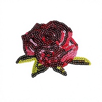 Appliques florales brodées de perles et de sequins Gillian avec support adhésif pour vêtements d'extérieur, sacs et vêtements pour femmes