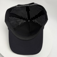 Casquettes de golf sportives noires personnalisées unisexes, matériau en nylon terry structuré de qualité supérieure, logo brodé, 5 panneaux, séchage rapide, performance optimale