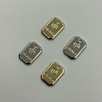 Ciondoli in metallo personalizzati ecologici con logo in oro e argento a rilievo, piccoli pendenti ottagonali con nome del marchio per abbigliamento, borse e accessori da cucito