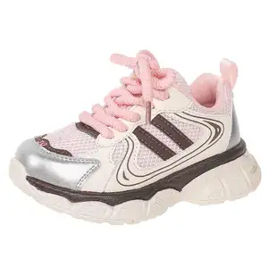 Calçados esportivos portáteis para meninos e meninas com superfície de malha respirável, tênis de basquete para papai infantil