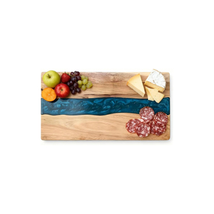 Planche à découper et à servir en bois d'olivier avec résine époxy bleue, design luxueux, pour charcuterie, fromages, fruits - Product Image 1