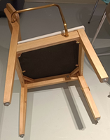 Chaise de salle à manger empilable en rotin français avec accoudoirs dorés et revêtement en cuir, design moderne pour hôtel et café