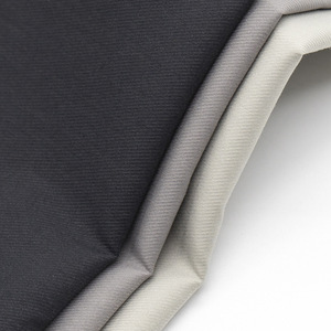 Tissu sergé en coton poly 60S légèrement extensible, couleur kaki, en stock pour vêtements, pantalons, chemises, vestes - Product Image 4