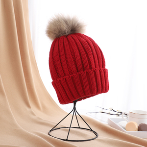 <span class=keywords><strong>Bonnet</strong></span> <span class=keywords><strong>pompon</strong></span> tricoté en boule de fausse fourrure pour femmes en acrylique pour l'hiver vente en gros - Product Image 3
