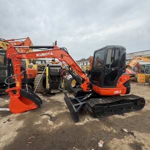 Mini-excavatrice Kubota U55 de 5,5 tonnes, compacte, avec moteur puissant et système hydraulique stable pour chantier de construction - Product Image 2