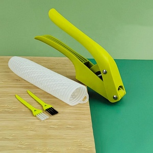 Presse multifonctionnelle pour la <span class=keywords><strong>cuisine</strong></span>, outil de <span class=keywords><strong>cuisine</strong></span> facile à nettoyer, presse-ail, râpe, outil créatif à double usage pour les légumes - Product Image 5