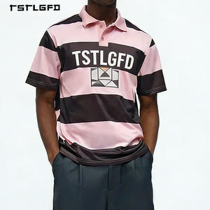 T-shirt à col polo imprimé numérique rayé rose vintage haut de gamme surdimensionné pour hommes, vêtements de rue pour hommes - Product Image 1