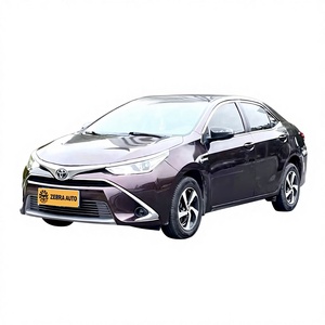 Voitures d'occasion 2017 pour Toyota Corolla d'occasion, double moteur 1.8L E-CVT 99 ch L4 hybride, berline 5 places avec toit ouvrant unique, sièges en cuir - Product Image 1