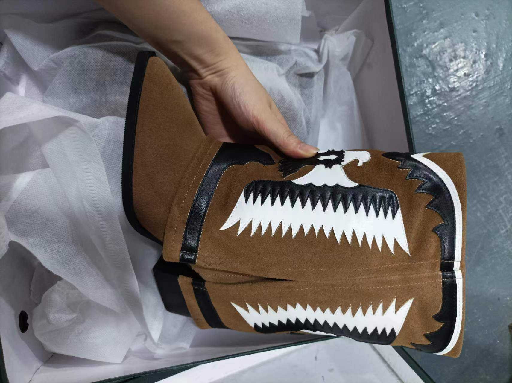 สีน้ำตาล