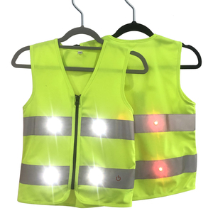 Đèn <span class=keywords><strong>Led</strong></span> Sạc Usb Tùy Chỉnh Cho Trẻ Em Phản Quang Chạy Bộ An Toàn Quần Áo Phản Quang Cho Trẻ Em Đạp Xe Đi Bộ Đường Dài Vào Ban Đêm - Product Image 2