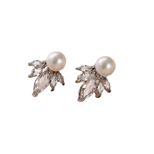Pendientes de Perlas de Concha en Forma de Flor con Baño de Plata y Oro Rosa de Alta Calidad, con Circonita Cúbica, para Novia, Dama de Honor, Hechos con Circonita Cúbica - Product Image 1