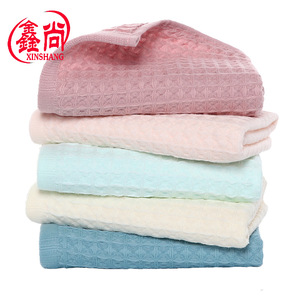 Serviette en gaze gaufrée nid d'abeille en pur coton 35x75cm, rectangulaire, absorbante, pour cadeau et promotion - Product Image 3