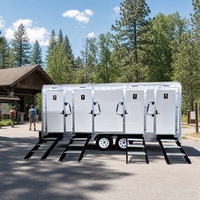 Remorque de toilettes mobiles de luxe haut de gamme à plusieurs portes avec éclairage LED bleu pour événements nocturnes et festivals en plein air