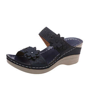 Sandalias de talla grande para mujer, zapatos de playa informales para adultos, con punta abierta y Tacón cuadrado de flores, deslizantes, sexys, con fondo grueso y peso ligero - Product Image 1