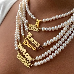 Collier ras du cou personnalisé en acier inoxydable plaqué or avec pendentif nom et chaîne de perles pour femme - Product Image 2