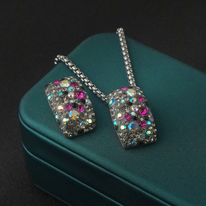 Collier pendentif en alliage plaqué rhodium avec micro-incrustation de cristaux multicolores en forme de goutte carrée pour femme, bijoux en acier inoxydable - Product Image 1
