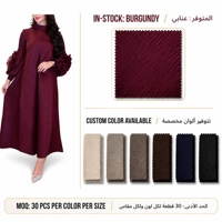 Robe longue plissée opulente avec détail de manche en forme de rose unique, service de couleur ODM pour la grande célébration, robe musulmane pour femmes