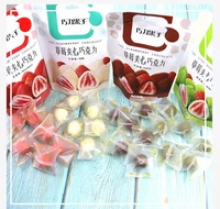 Fruits lyophilisés Bonbons au chocolat 4 saveurs différentes fourrés au chocolat Fraise entière lyophilisée