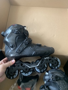 Patins à roulettes en fibre de carbone pour adultes OEM SS-IGOR, patins à roulettes de slalom FSK avec roues en PU pour le slalom en plein air - Product Image 1