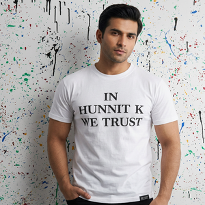 Camiseta de algodón blanca de manga corta para hombre In Hunnit K We Trust, corte regular, cuello redondo, informal, con estampado de letras, tejido jersey, CLUSH SPORTS - Product Image 1