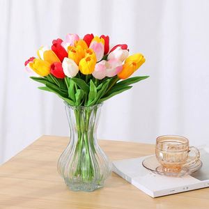 Ramo de Tulipanes Artificiales Realistas Modernos al por Mayor, de Alta Calidad, Simulación de PU Suave, Flores Blancas Hechas a Mano para Mesa - Product Image 3