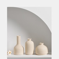 Vase décoratif en porcelaine artisanale ARM LVG, blanc crème moucheté moderne, finition mate, pour fleurs et bourgeons