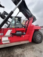 Port Machine utilisé Reach Stacker Kalmar DRF450 DRT450 DRU450 45 tonnes Suède avec une bonne qualité disponible pour la vente conteneur grue