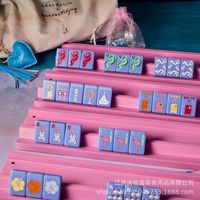 Tuiles de Mahjong de style américain, thème vacances, motifs planches de surf et flamants roses, en acrylique, fond violet, boîte en carton