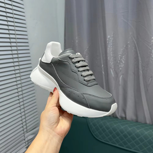 เทรนด์แฟชั่นของอเล็กซานเดอร์ รองเท้าหุ้มข้อสูงแบบผูกเชือก สปอร์ต Mc. รองเท้าผ้าใบพื้นหนาน้ำหนักเบาสไตล์เรโทรขนาดใหญ่พิเศษสวมใส่สบาย รุ่นควีน - Product Image 1