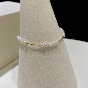 สร้อยข้อมือทองคำบริสุทธิ์ไข่มุกน้ำจืดขนาด4.5-5มม. สีทอง18K ปรับความยาวโซ่ได้แบบเรียบง่ายจับคู่กับลูกปัดเป็นของขวัญสำหรับแฟนสาว - Product Image 1