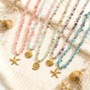Collana con Ciondolo a Conchiglia Naturale Irregolare in Cristallo, Stella Marina Dorata e Conchiglia di Capasanta, Regalo per Ragazza Surfista - Product Image 1