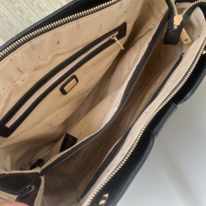 Bolso de Mano de Cuero PU Negro Simple de Primera Calidad, Bolso de Hombro para Oficina, con Herrajes Metálicos, Venta al Por Mayor - Product Image 5