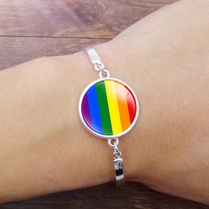 Fabricante LGBTQ Gay Pride Rainbow Flag Design Charm Cabochon de cristal LGBT <span class=keywords><strong>Love</strong></span> Is <span class=keywords><strong>Love</strong></span> Wins More <span class=keywords><strong>Love</strong></span> Less <span class=keywords><strong>Hate</strong></span> Bangle Bracelet - Product Image 3