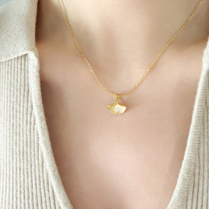 สร้อยคอจี้ใบแปะก๊วยชุบทอง18K สไตล์มินิมอลลิสต์สำหรับผู้หญิงของขวัญ - Product Image 5