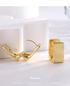 Boucles d'oreilles créoles carrées de conception simple en or jaune bijoux de mode de style religieux pour les filles pour les fiançailles - Product Image 5