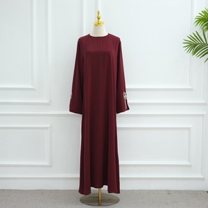 Vêtements islamiques élégants pour femmes en tissu Nida, robe musulmane modeste avec abaya fermée à perles pour les grandes tailles, style Dubaï - Product Image 6