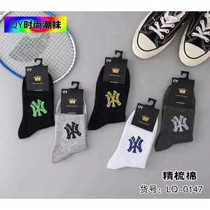 Calze sportive comode da uomo in cotone a metà polpaccio calze sportive alla moda per gli sport autunnali - Product Image 1