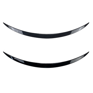 Aileron arrière Mercedes-Benz Classe C W205, noir piano, texture carbone, ABS, forme d'aile, lèvre de pare-chocs, 2015+ - Product Image 1