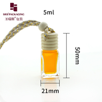 Rafraîchisseur d'air pour voiture Verre à parfum avec Capsquare en bois Transpertant vide Bouteille de diffuseur de voiture suspendue