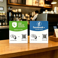 Panneaux verticaux personnalisés avec code QR, puces NFC pour codes QR, cartes d'accès sans contact, supports d'affichage NFC pour réseaux sociaux