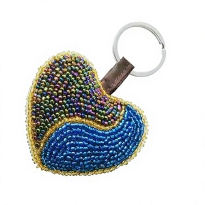 Porte-clés unique en forme de visage de panda perlé, tendance, forme personnalisée, mousqueton de dessin animé, anneau en alliage de zinc durable avec incrustation de métal, pour femme - Product Image 3