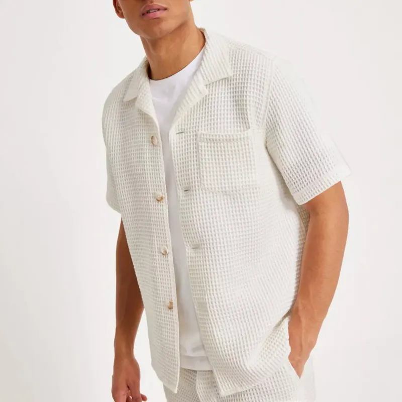 Camisa waffle com logotipo personalizado, camisa casual de malha com botão de bolso e gola relaxada, camisa de manga curta masculina