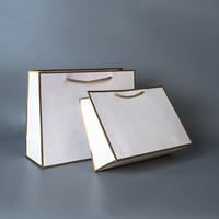 Sacs de transport de luxe recyclables pour vêtements, sacs d'emballage de mode en papier avec logo personnalisé et poignée, pour boutiques et vente au détail